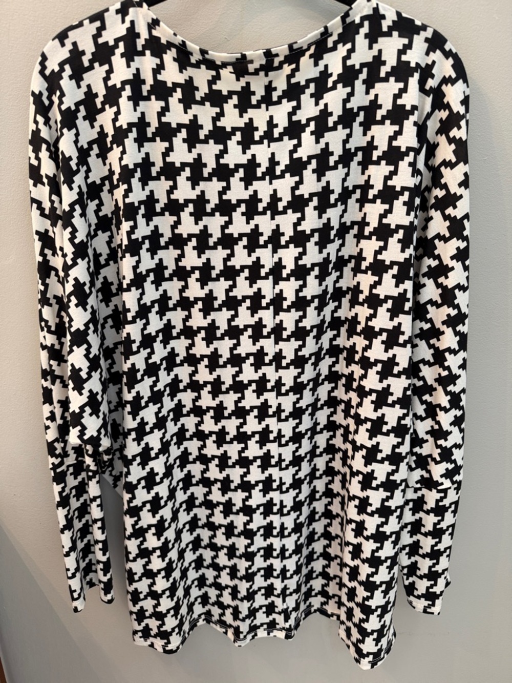 LuLaRoe Black and White Houndstooth Long Sleeve Top - Picture 4 of 4